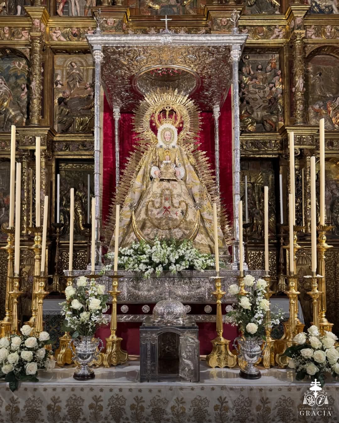La Santísima Virgen de Gracia ataviada para la Pascua de Resurreción.